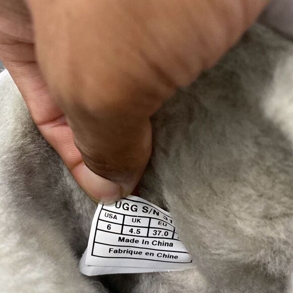 UGG silver sequence boots women’s size 6 - Picture 6 of 7